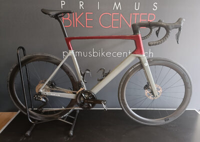 Aero Carbon Road Bike FOCUS Izalco Max 8.9 2025 | PRIMUS BIKE CENTER