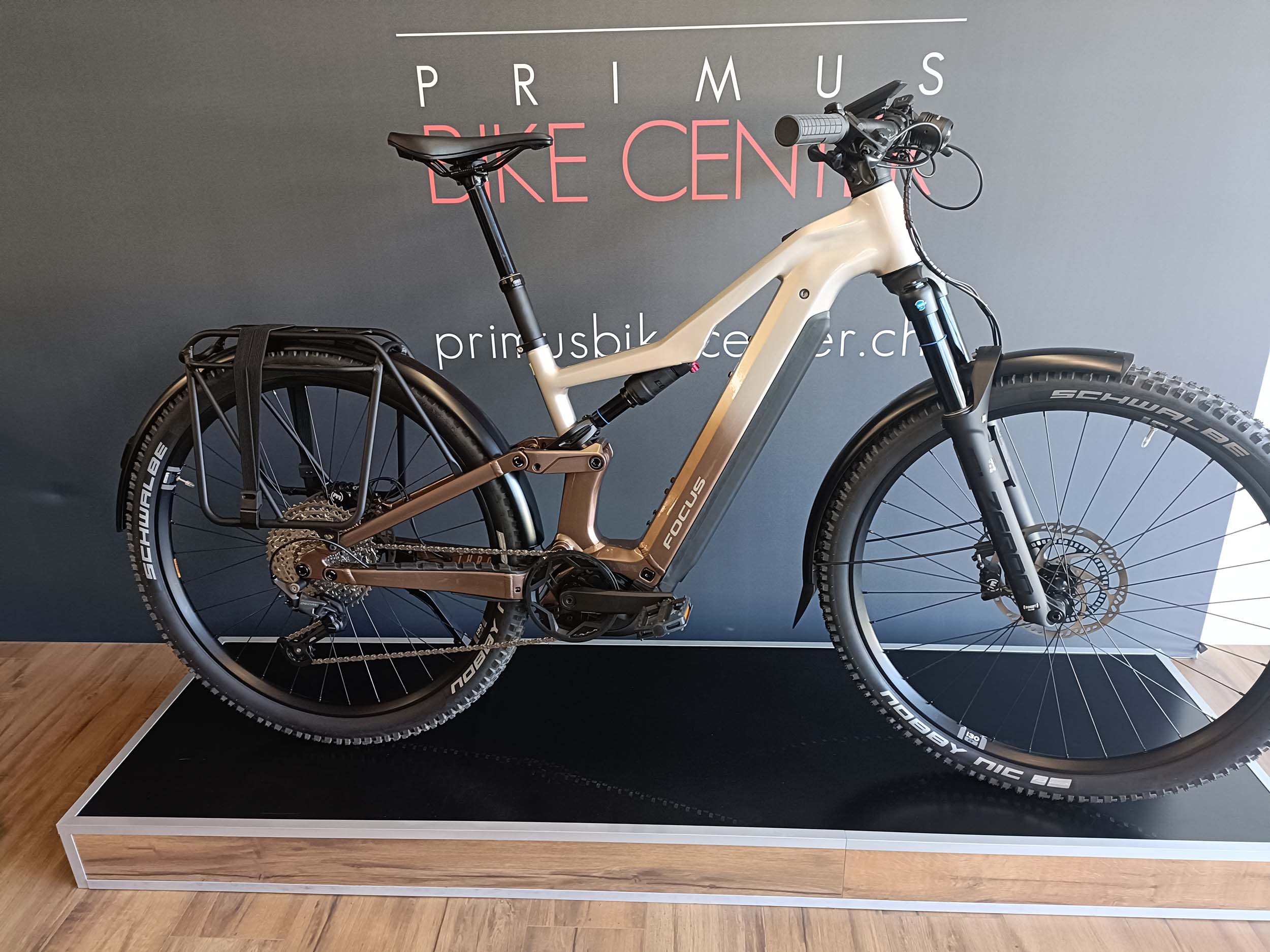 eBike FOCUS Thron² 6.8 EQP ABS 800Wh 2026 Adamantsilver / Platinumbronze | PRIMUS BIKE CENTER