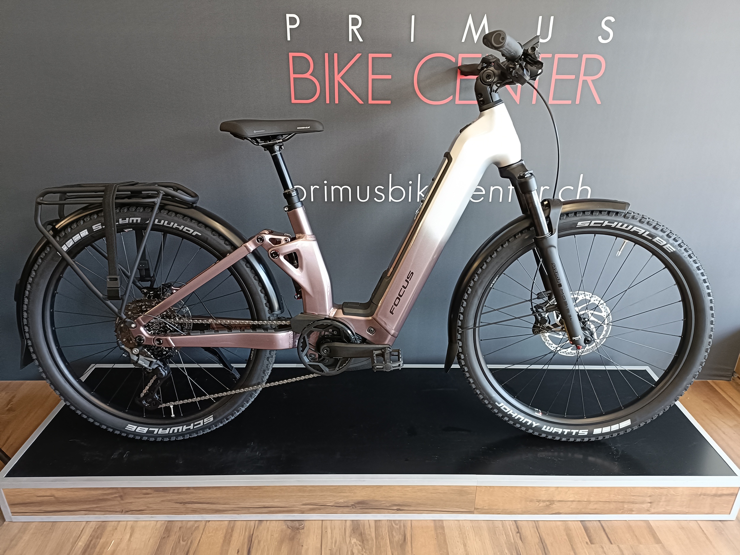 e-Bike Focus Aventura² FS 6.8 Nepalsilver / Mauve 2027 | PRIMUS BIKE CENTER
